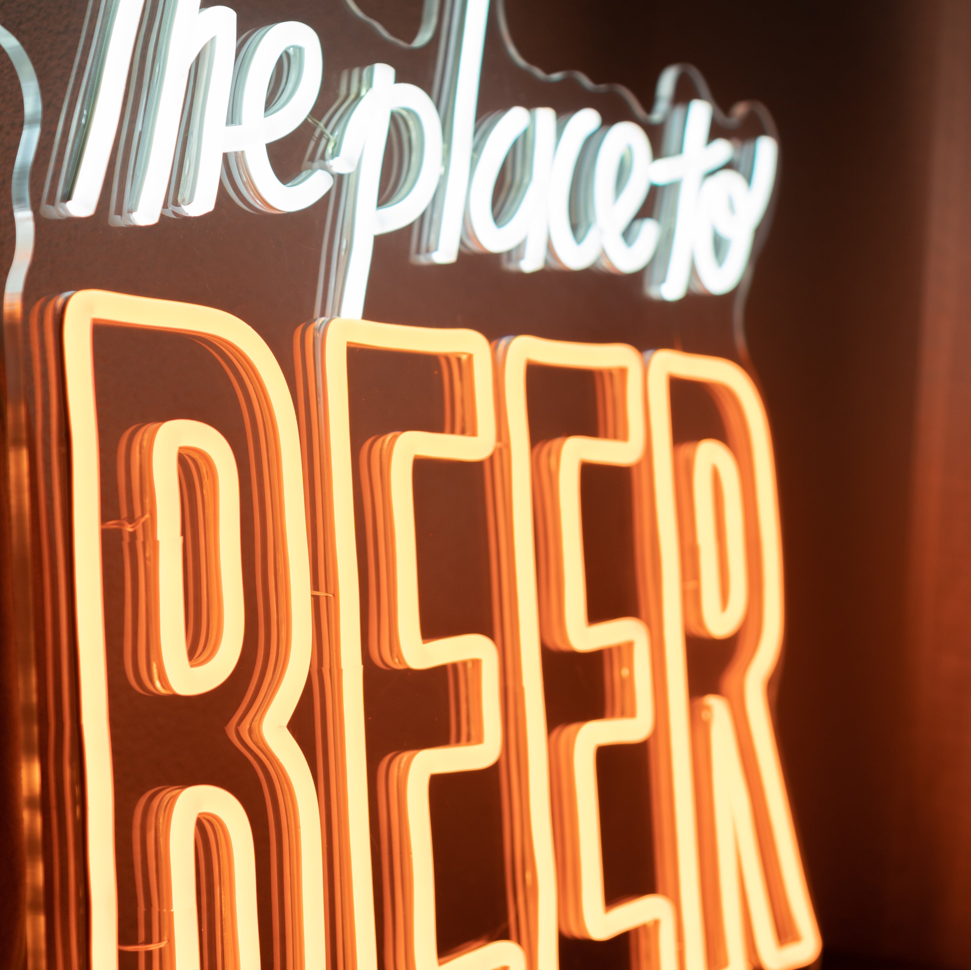Néon LED "The Place to BEER" – Ambiance Bar Garantie
