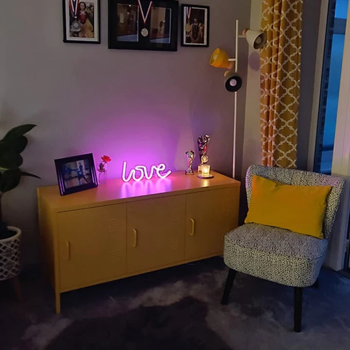 Love - Néon Mural