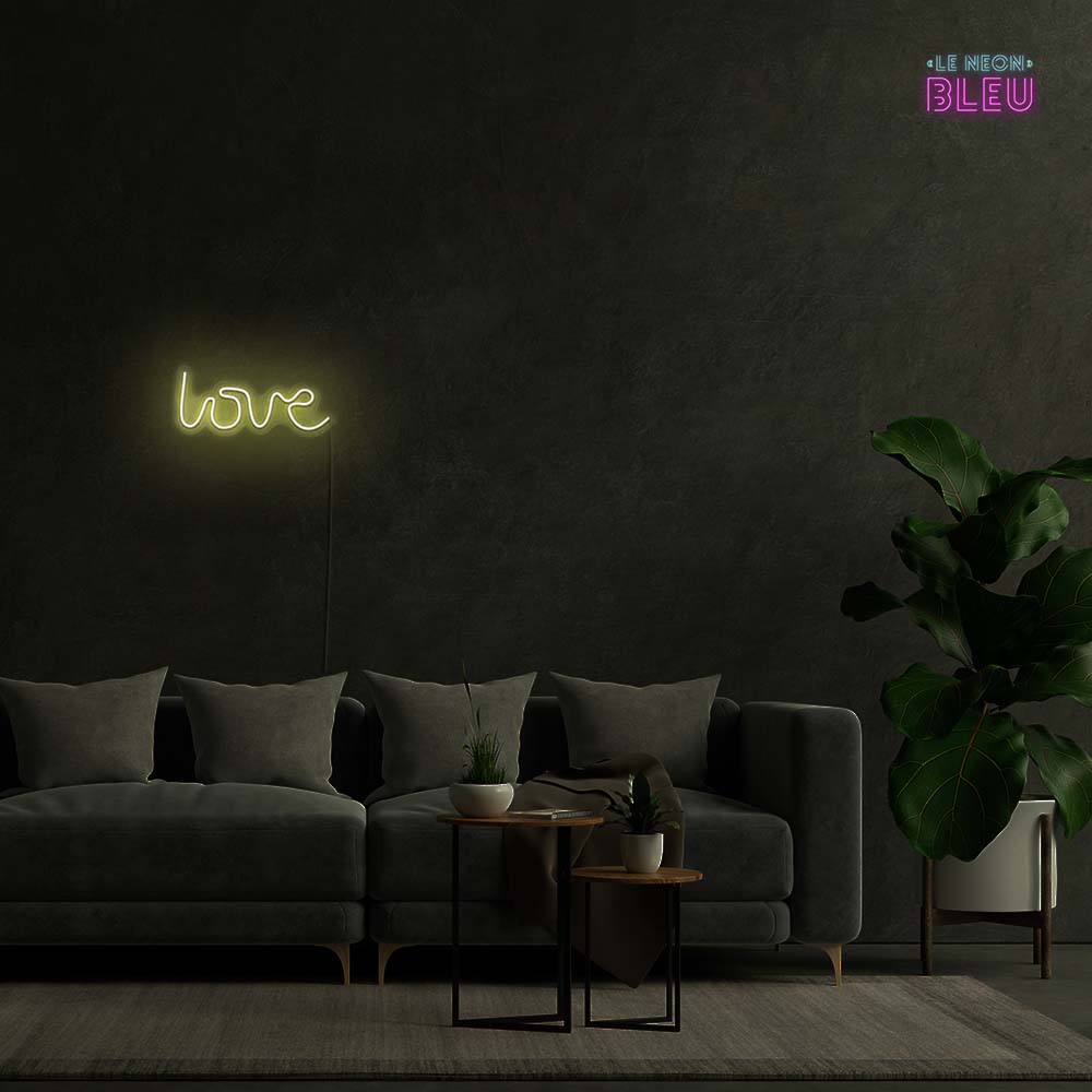 Love - Néon Mural
